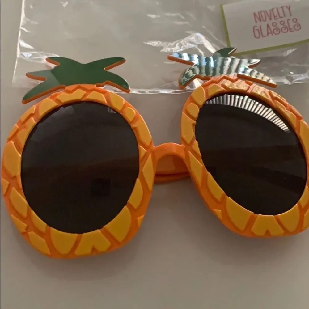 💕1 hr sale 💕Pineapple sunglasses 🕶 🍍